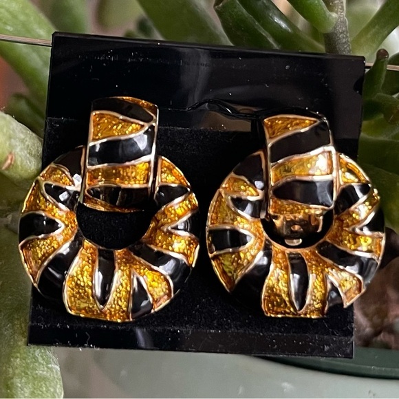 Vintage Jewelry - Vintage Gold and Black Leopard Print Clip‎ On Earing